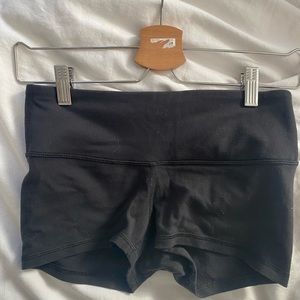 Lululemon Wunder Under Shorts size 4